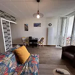 Moderne Avec Balcon Proche - Fr-1-224c-366 생 힐레르 드 리에