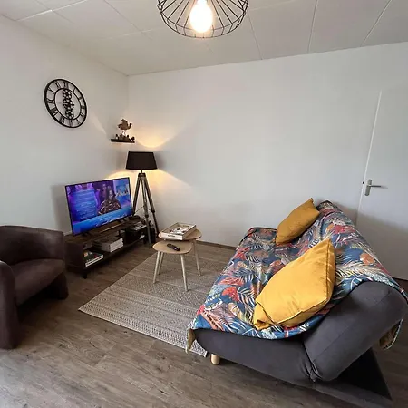 Apartman Moderne Avec Balcon Proche - Fr-1-224c-366 *